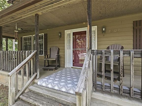 2nd image of 1507 E State Highway 65