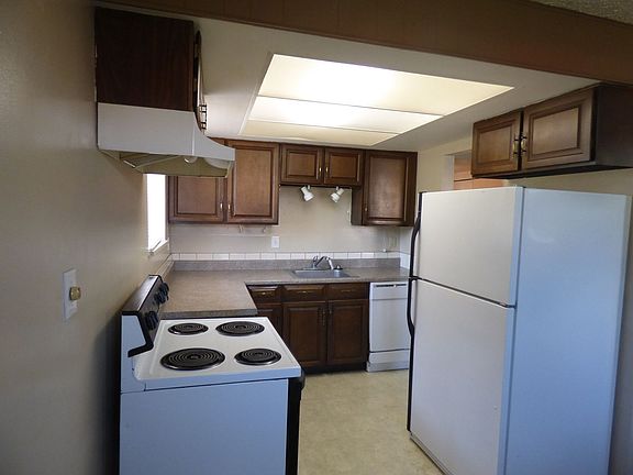 3rd image of 2027 Estes Ln APT 4