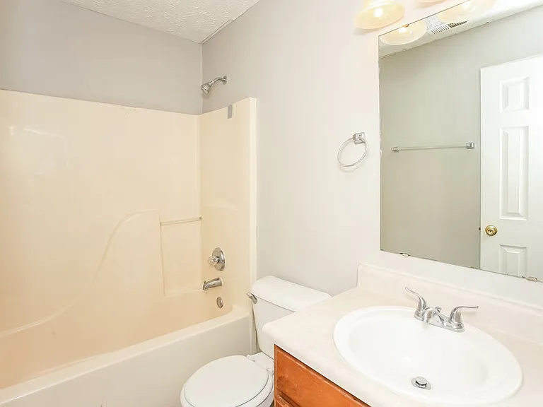 4487 Connaught East Dr — Photo 15
