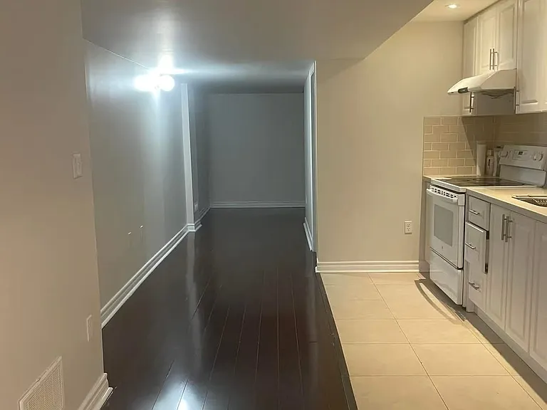 21 Locarno St #BASEMENT — Photo 3