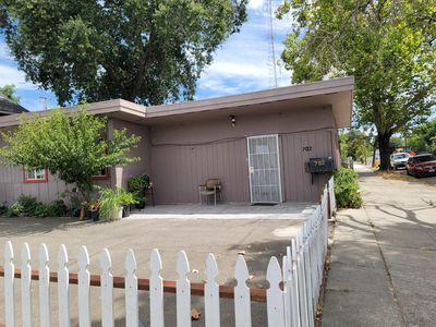 702 E Oak St, Stockton, CA, 95202