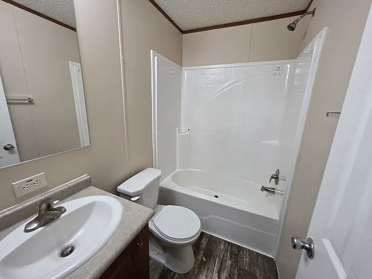 108 Ashford Dr — Photo 4