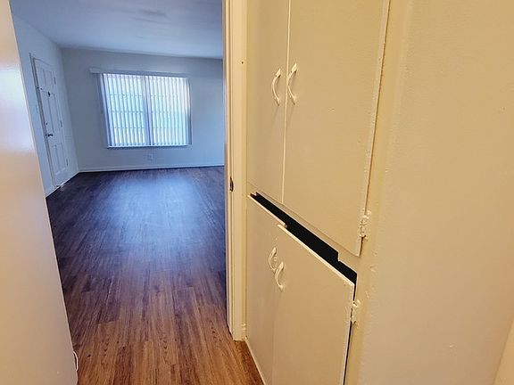 5th image of 938 W Glenoaks Blvd APT 1