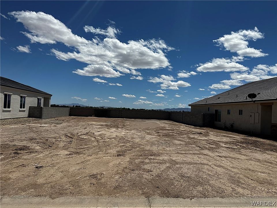 2nd image of 1816 E Desert Bloom Drive