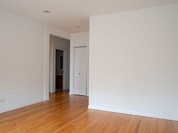 4th image of 2504 W Catalpa Ave #2