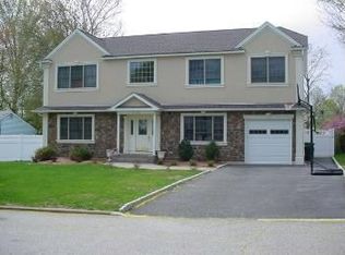 172 Arundel Rd, Paramus, NJ 07652