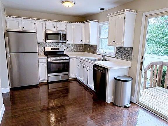 2nd image of 86 Wilton Ave NE #403