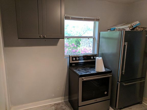 4th image of 4826 Merrimac Ave