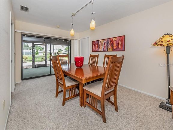 5th image of 8 Dover Dr