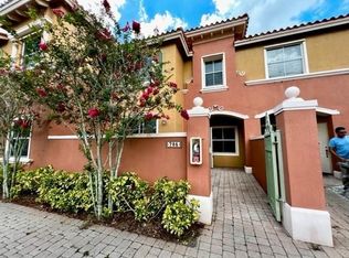 785 SW 107th Ave, Pembroke Pines, FL 33025