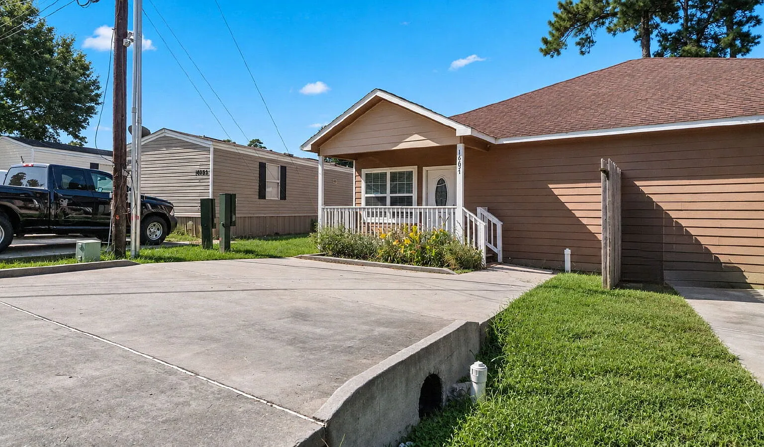 3 bed, 2.0 bath, 1225 sqft, $1,400 — Photo 3