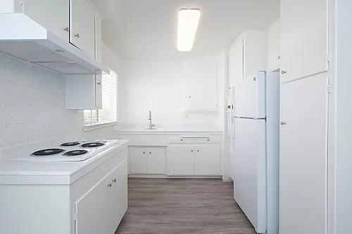 Emerald Manor Apartments Photo 1