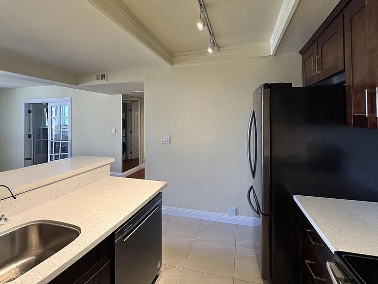 10535 Wilshire Blvd #1402 — Photo 15