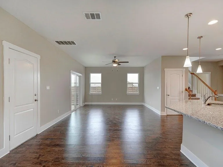 708 Coconut Grv — Photo 7