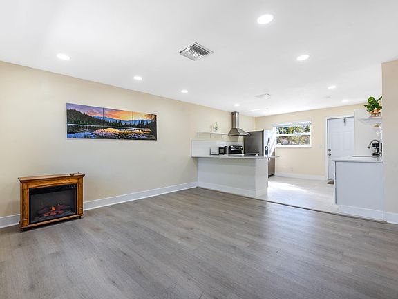 5th image of 3914 SERUBI Avenue