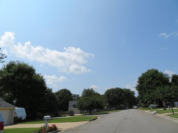 4th image of 712 Villa Dr