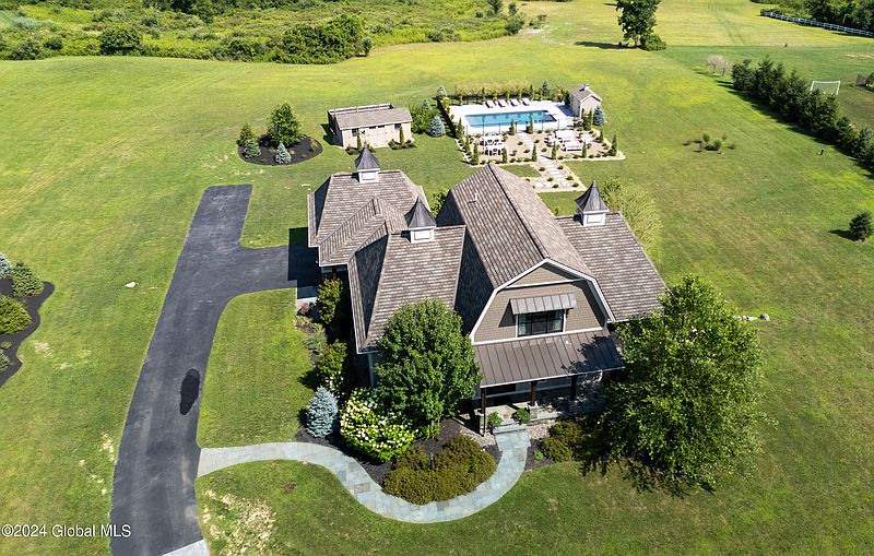 2nd image of 84 Brown Road
