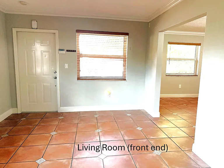 2801 SW 38th Ct — Photo 4