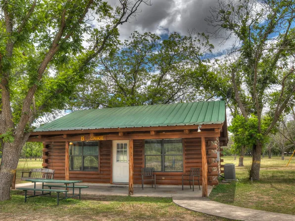 90 Johnny Seibert Ln, Leakey, TX 78873