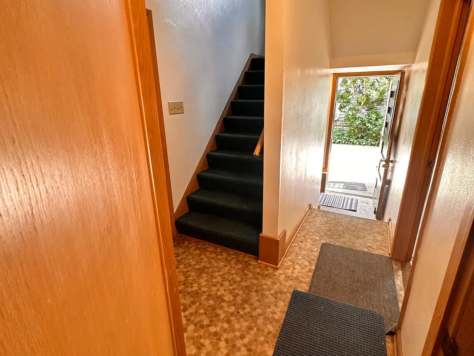 3 bed, 1250 sqft, $1,850 — Photo 2