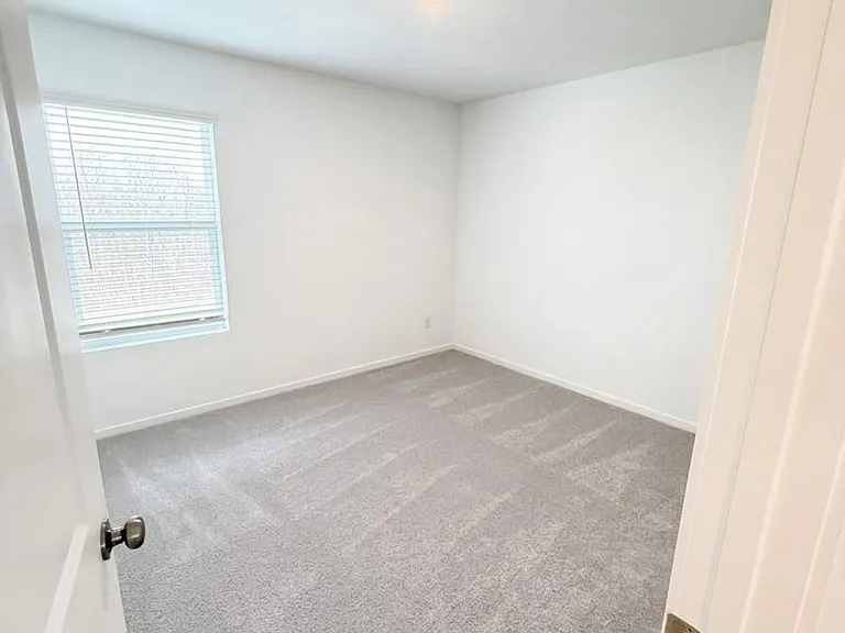 1703 Crossbill St — Photo 11