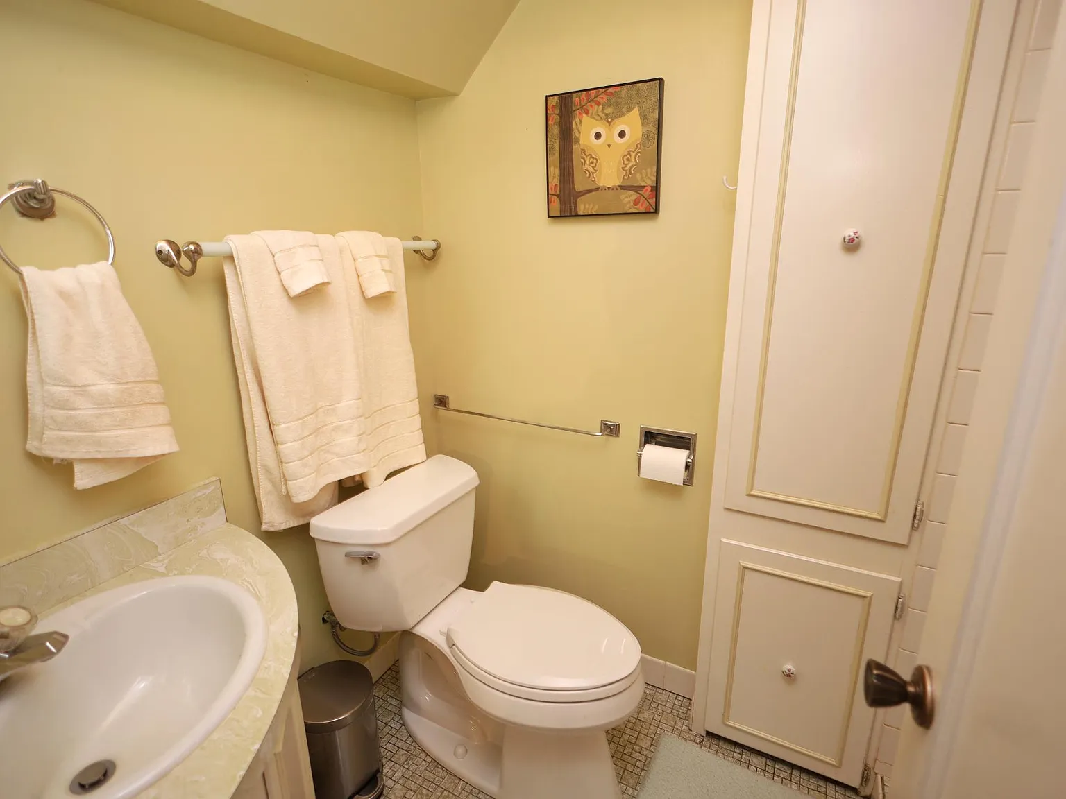 3 bed, 2030 sqft, $2,800 — Photo 2