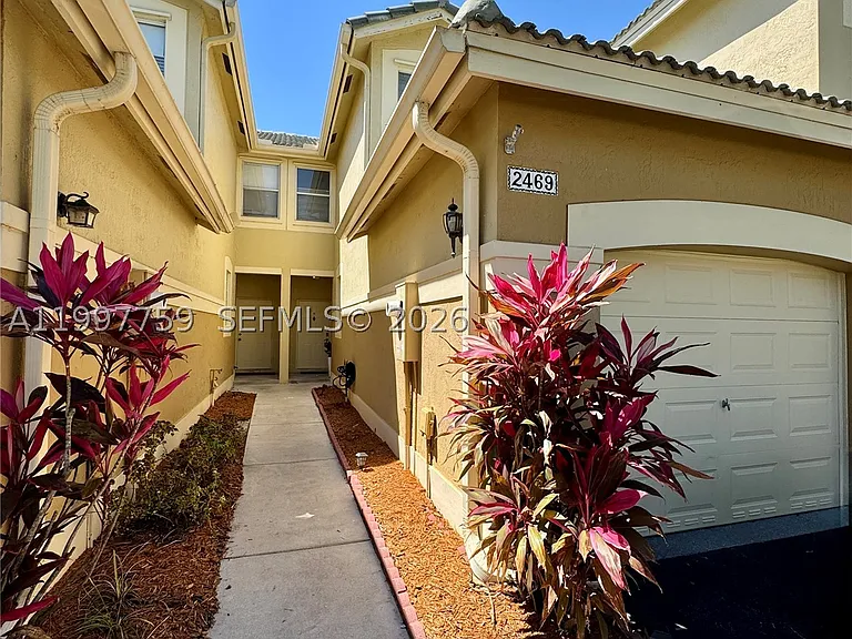 2469 Cordoba Bnd #2469 — Photo 4
