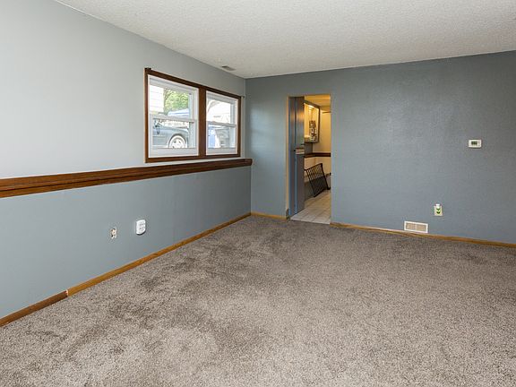3rd image of 1876 E Park Ave