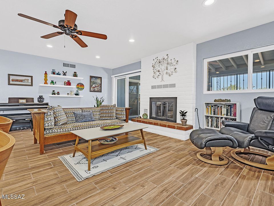 1st image of 8572 N Calle Tioga
