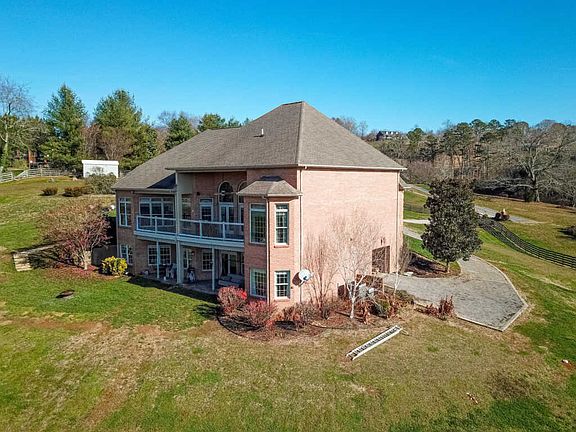 4th image of 118 Pennybank Farm Rd