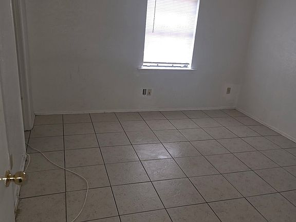 4th image of 10686 Lincoln Beach Blvd #B