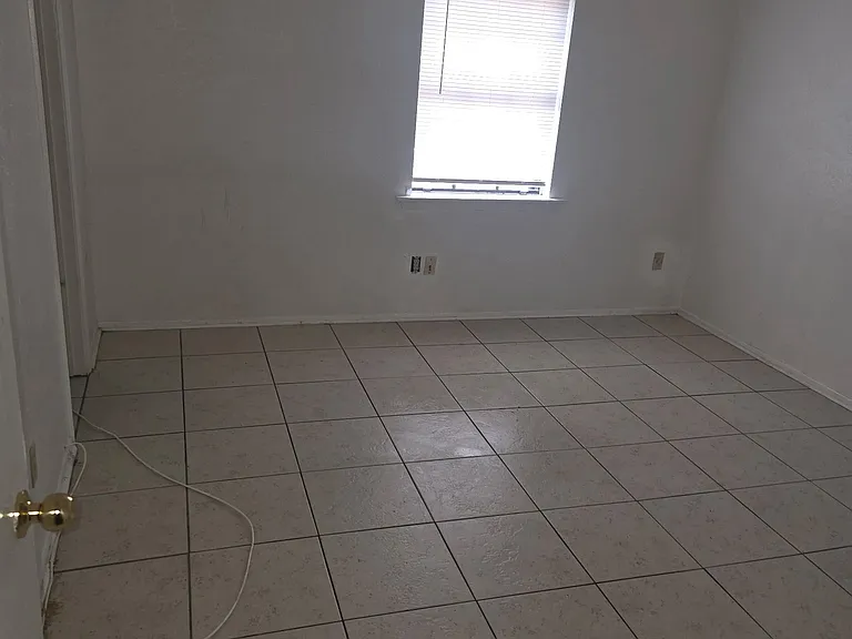 10686 Lincoln Beach Blvd #B — Photo 4