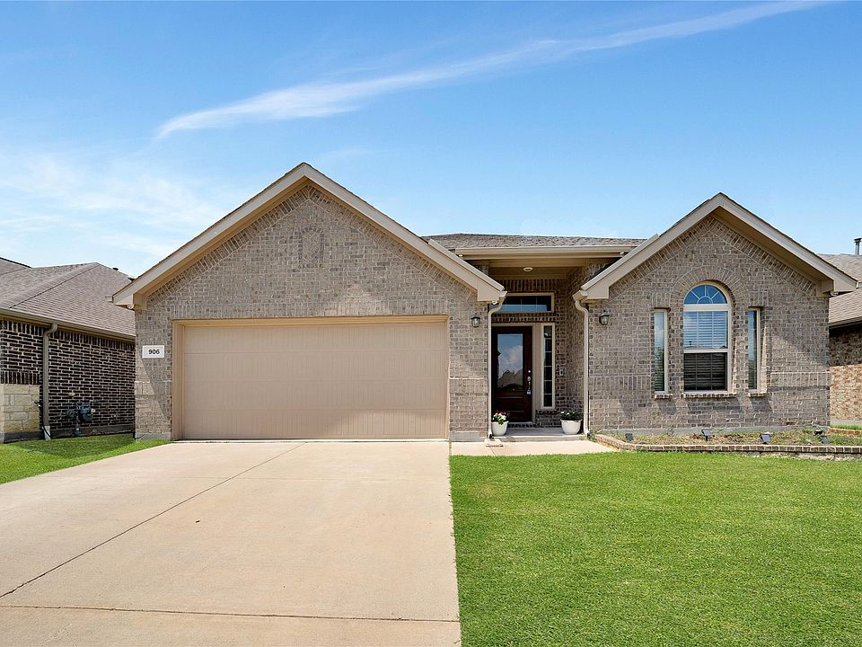 1st image of 906 Black Hawk Dr