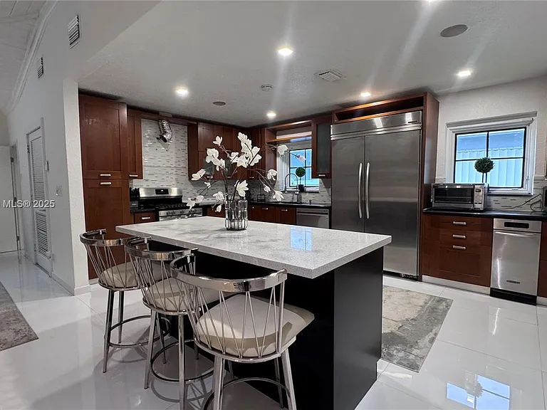 1332 Van Buren St — Photo 22