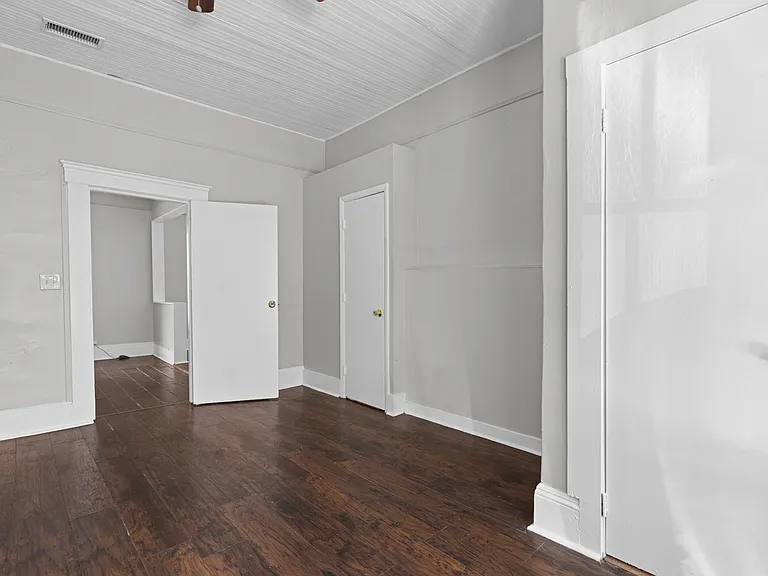 853 Saint Clair St — Photo 11