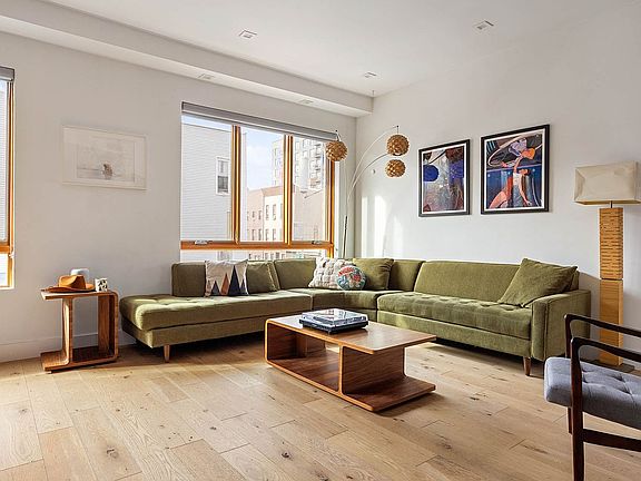 2nd image of 3 Ridgewood Pl #2