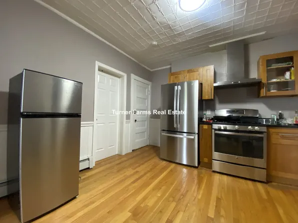 171 Rindge Ave #2L, Cambridge, MA 02140