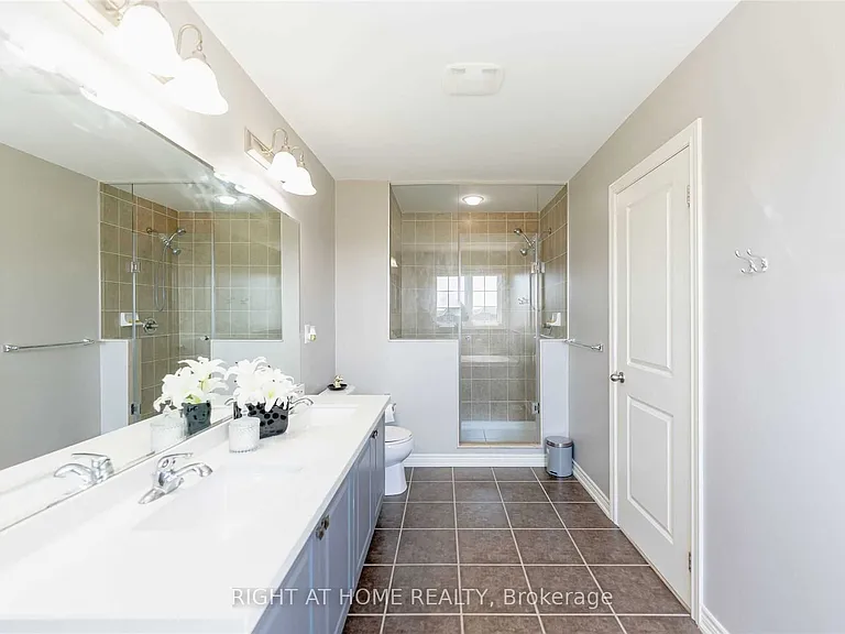 41 Dufay Rd — Photo 11