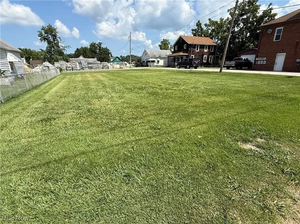 1819 7th St, Parkersburg, WV 26101