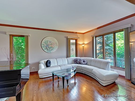 4th image of 399 Woodside Dr