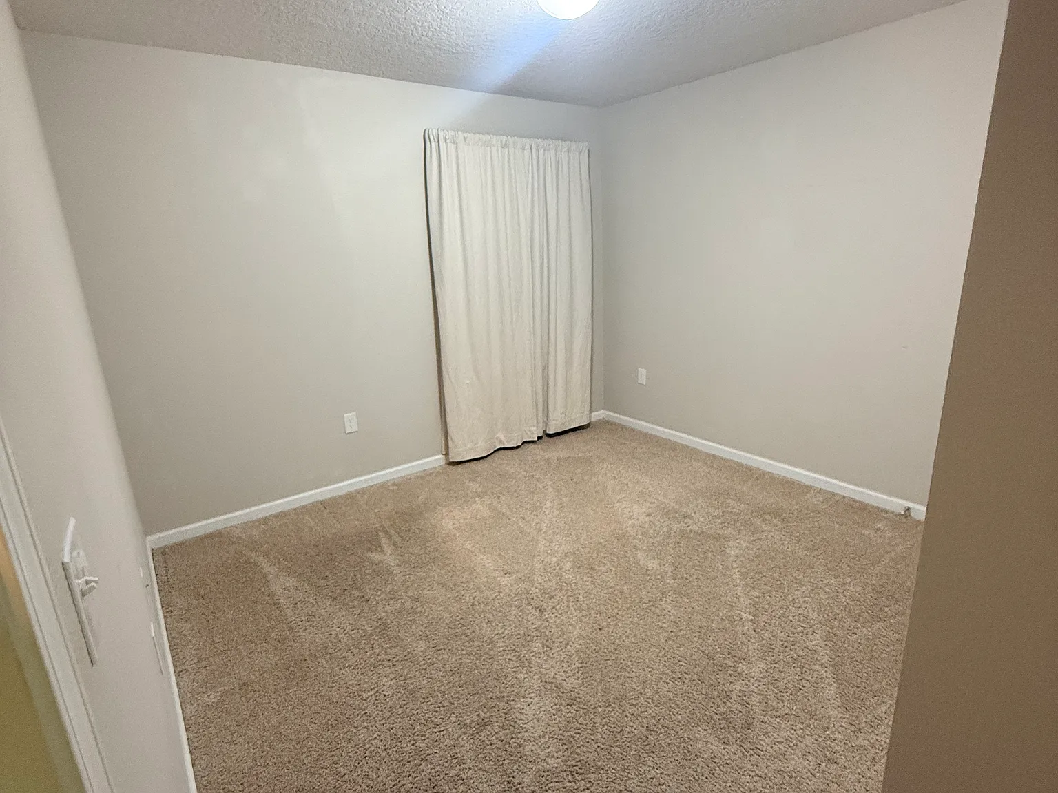 4 bed, 1827 sqft, $850 — Photo 1