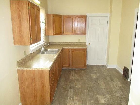 3rd image of 711 Highland Ave