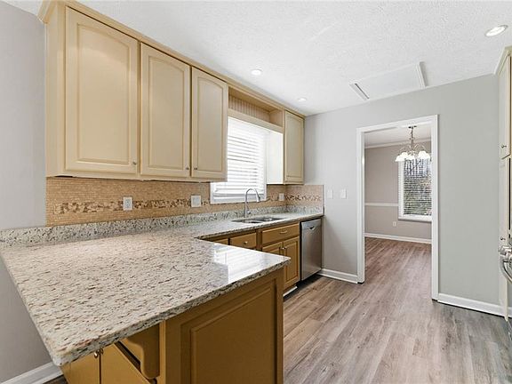 5th image of 2680 Timberline Rd