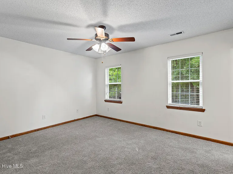 103 Nicole Ct — Photo 11