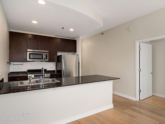 5th image of 303 W Ohio St #1404