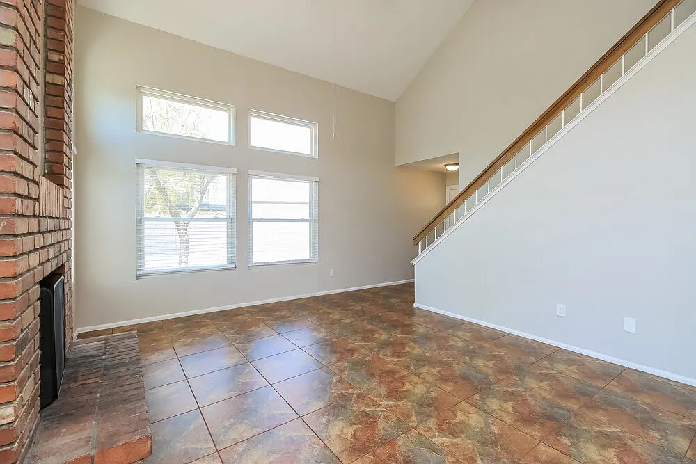 3 bed, 2.0 bath, 1242 sqft, $2,150 — Photo 4