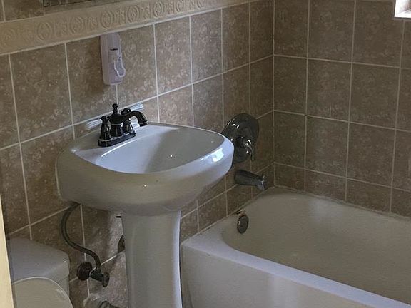 3rd image of 1086 NW 51st St