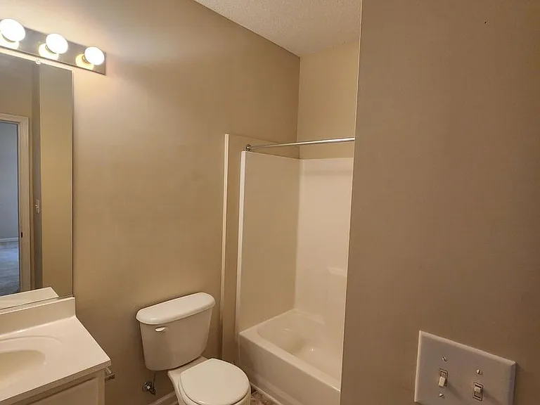 140 Wexford Dr #202 — Photo 8