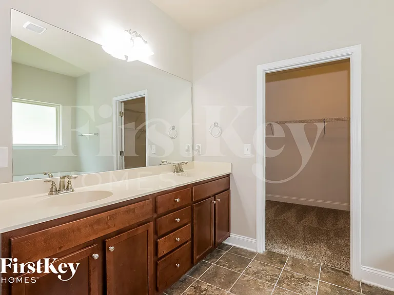 1022 Yorkshire Dr — Photo 8