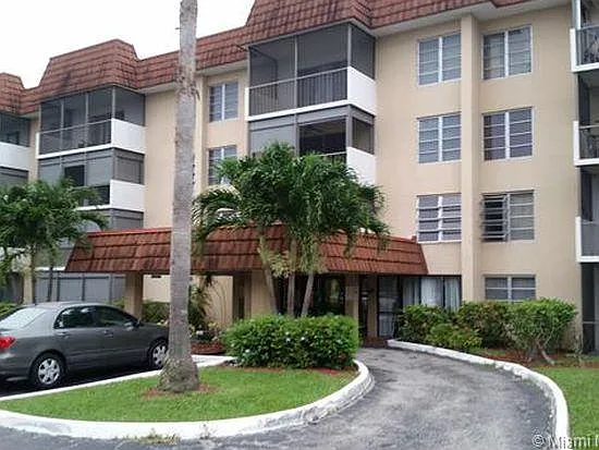 Building Photo - 4156 Inverrary Dr